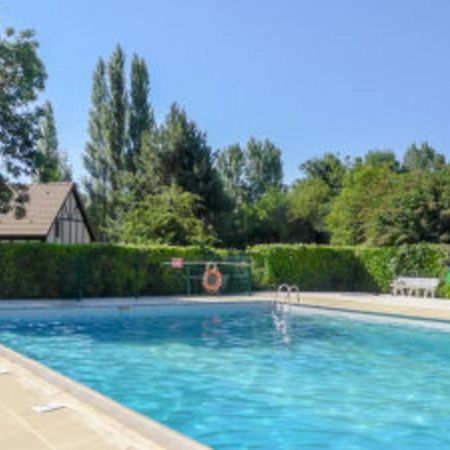 Nice House In A Residence With Swimming Pool Cabourg Exteriör bild