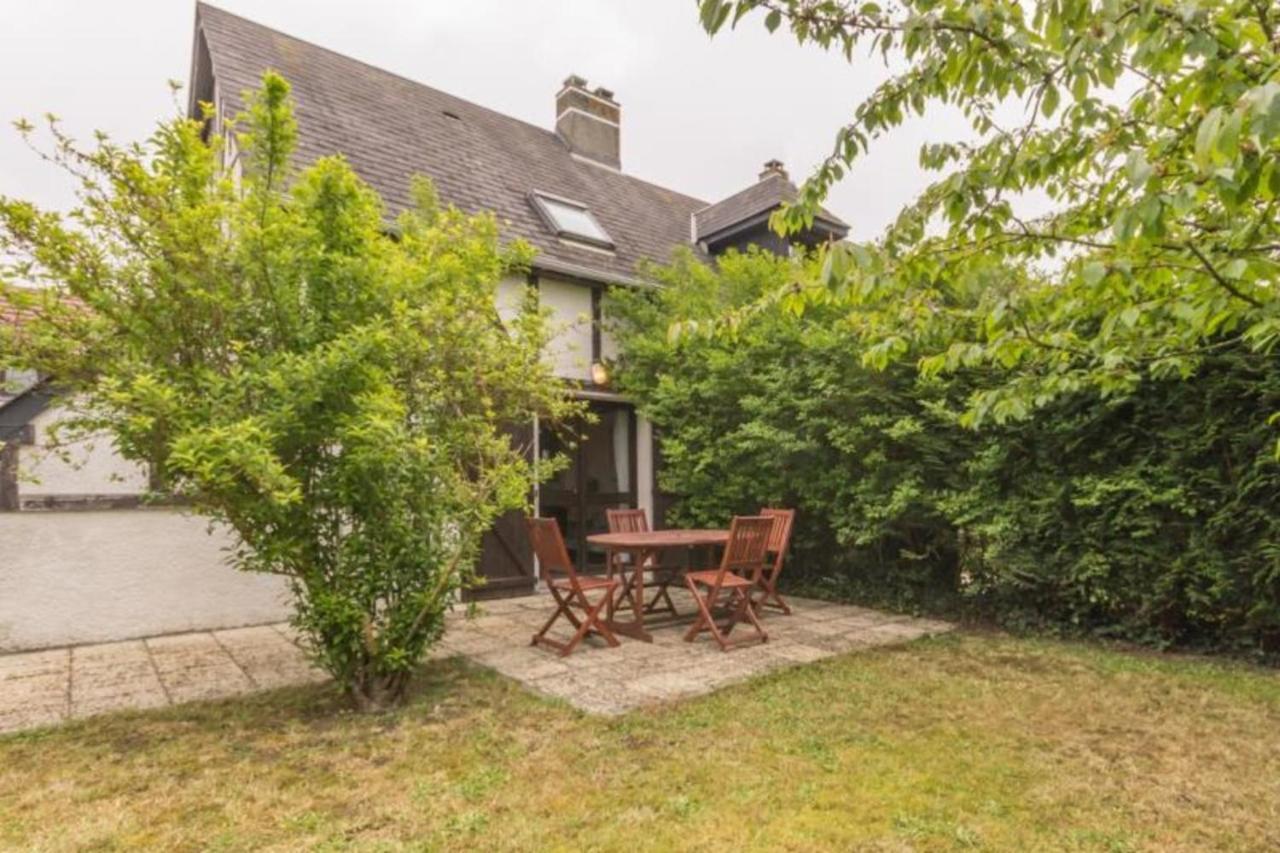Nice House In A Residence With Swimming Pool Cabourg Exteriör bild